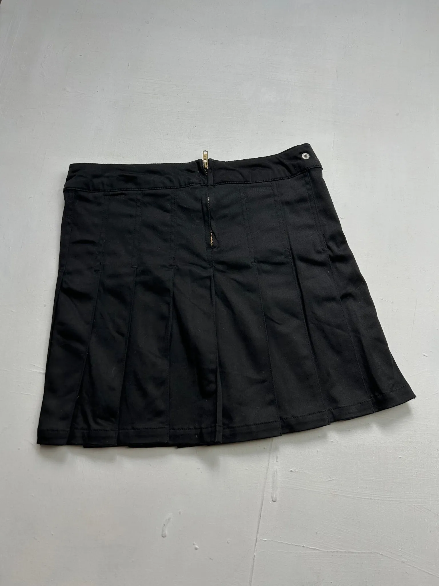 Black pleated low rise y2k 90s vintage mini skirt (XS/S)