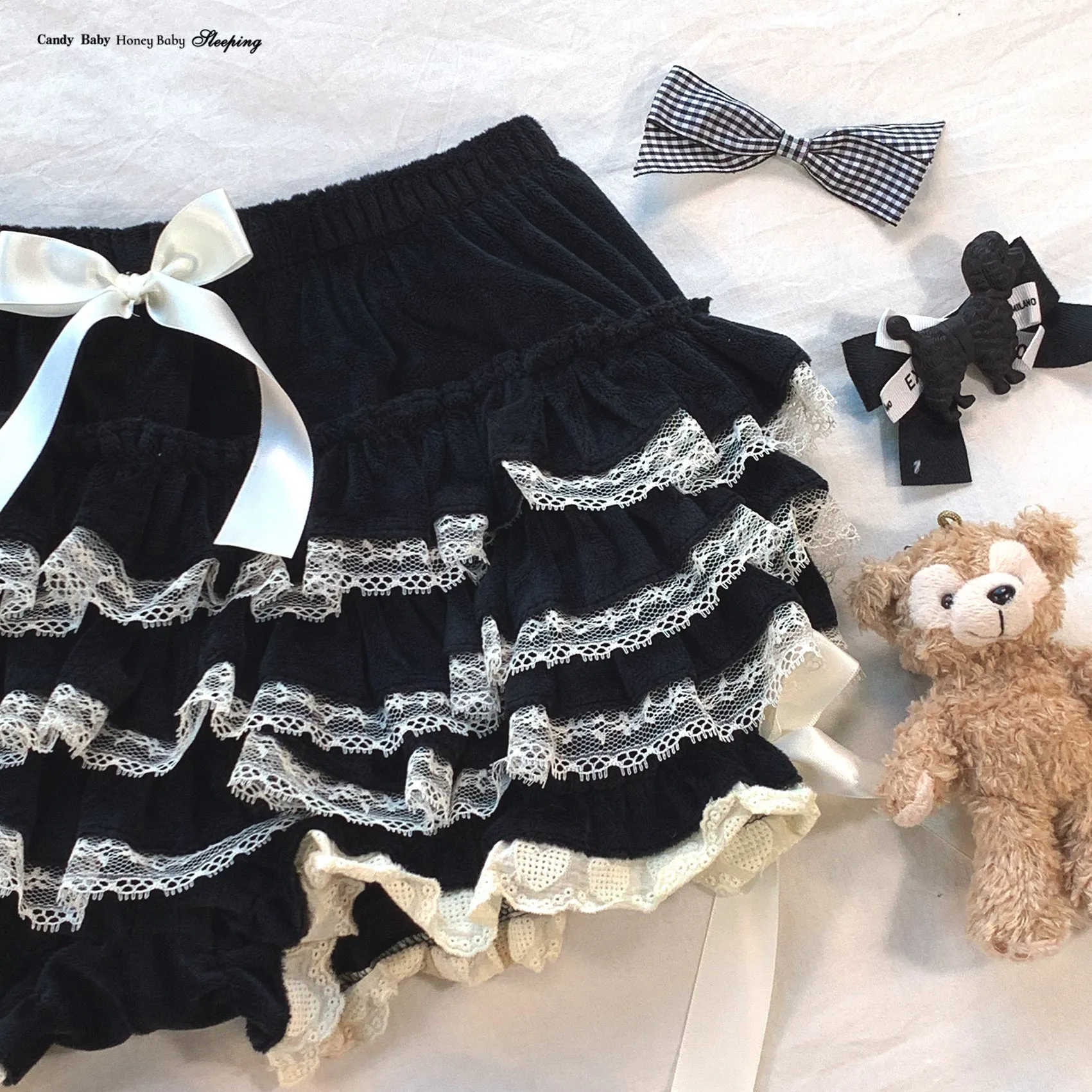 Dormir Doll Lolita Winter Velvet Lace Ruffled Black Brown Cream Bloomers Shorts