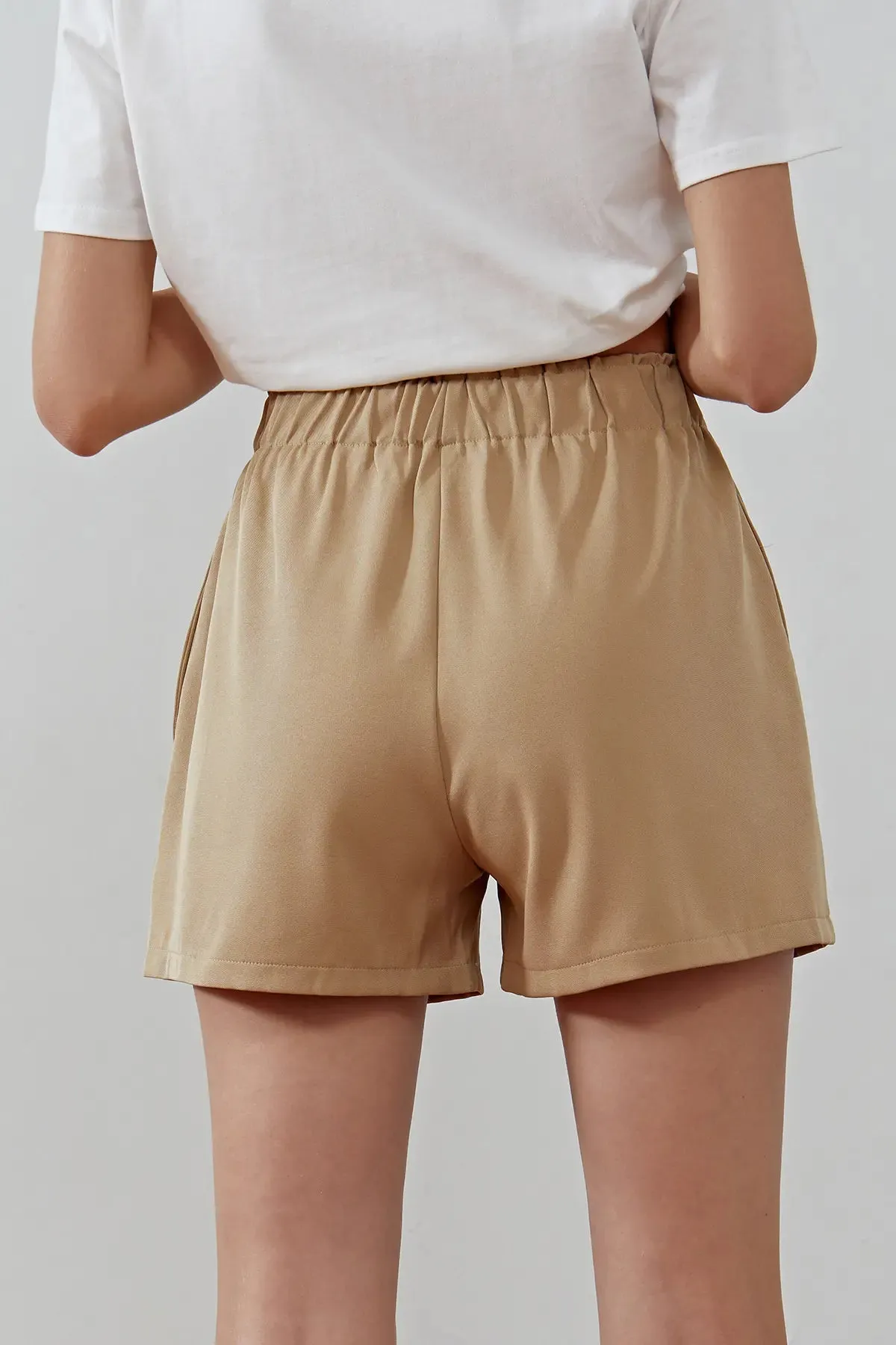 Elastic Waist Pocket Straight Leg Shorts