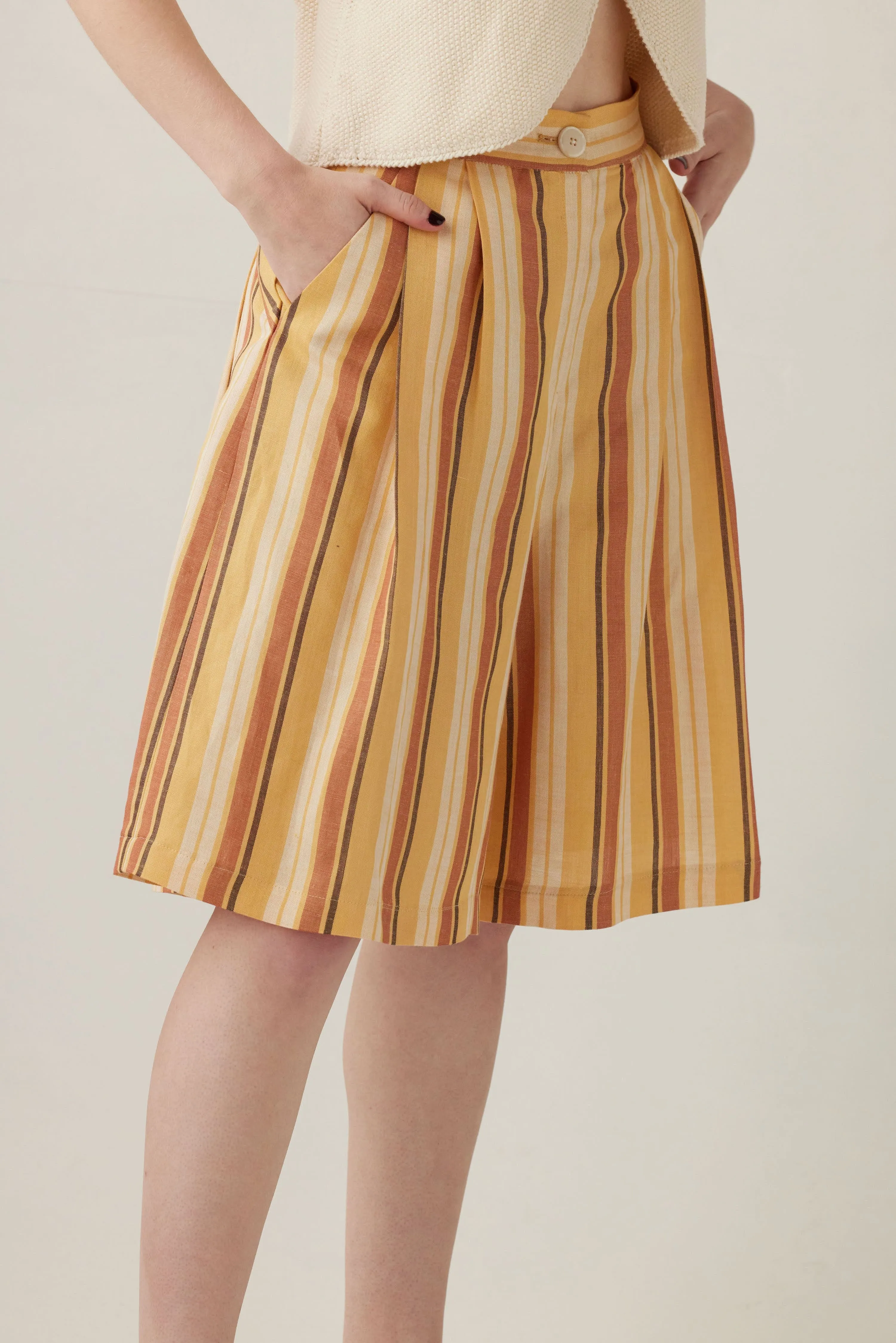 Kat Short in Linen Stripe