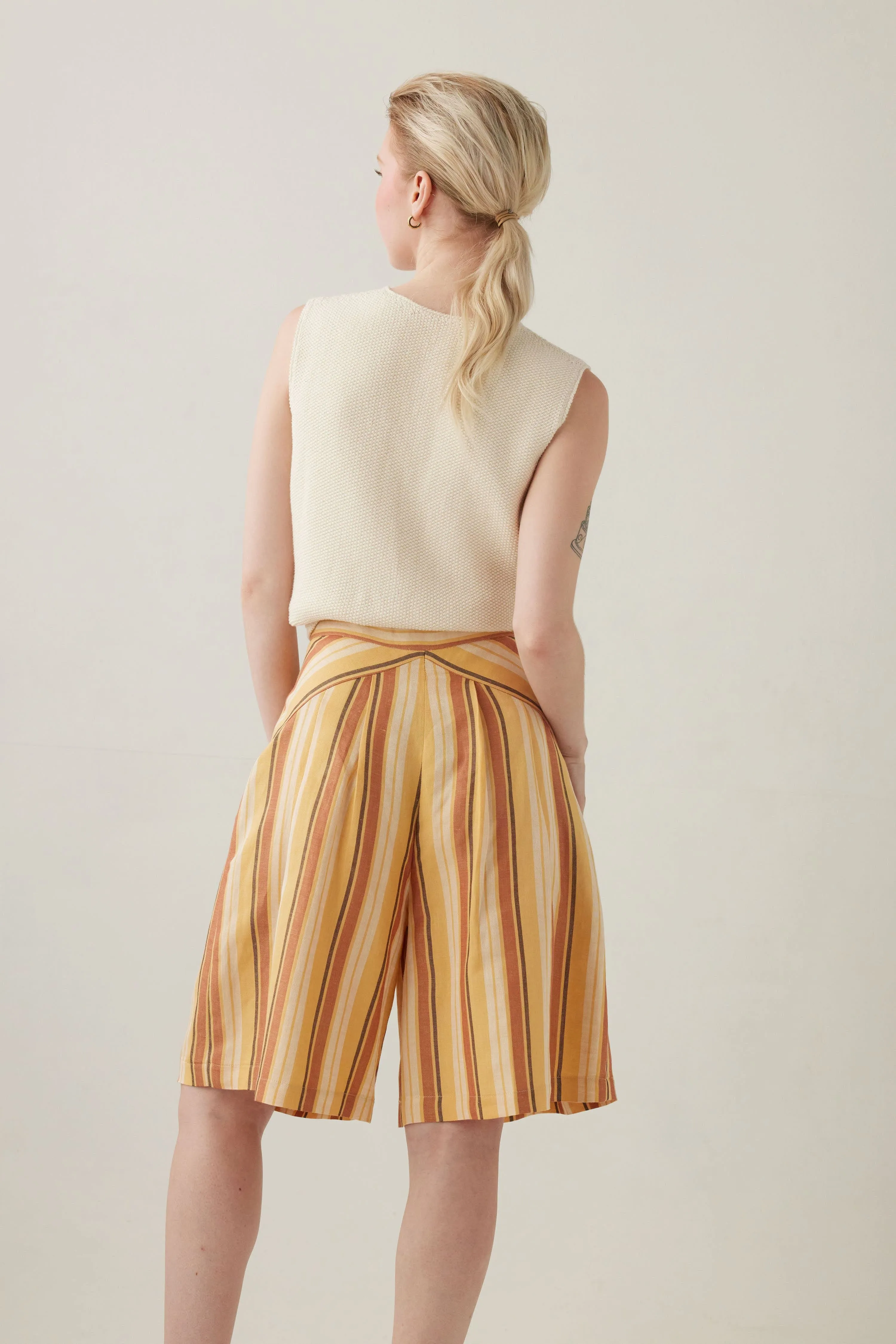 Kat Short in Linen Stripe